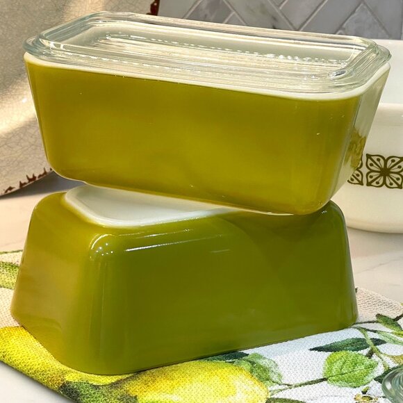 4-Pc 1960s Pyrex Refrigerator Dishes with Lids- Super shape Vintage! - Picture 1 of 16